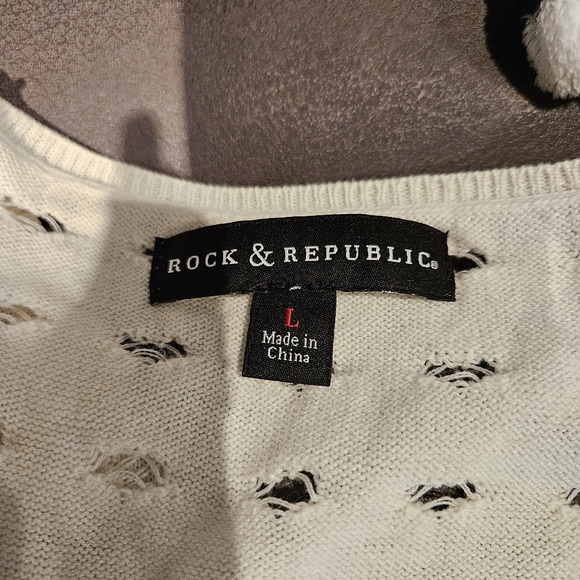 Rock & Republic distressed sleeveless sweater - Picture 3 of 3